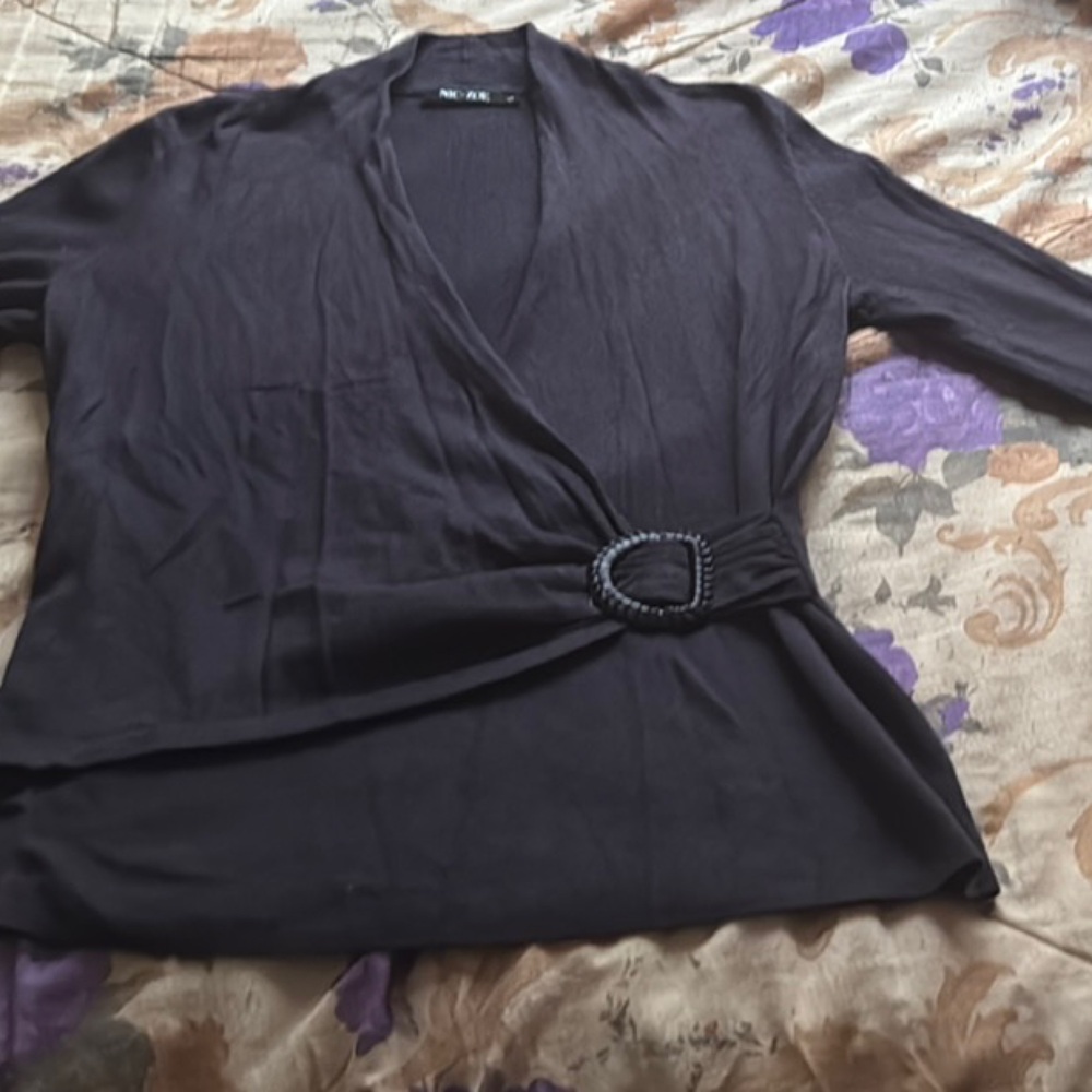 NIC+ZOE Elegant Black Blouse with Buckle Detail